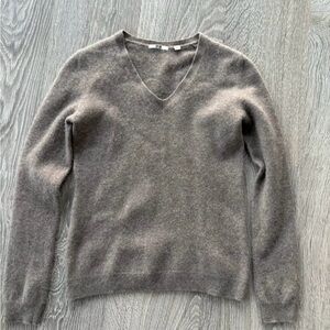 UNIQLO Women’s V-Neck Cashmere Sweater, Fits XS/S